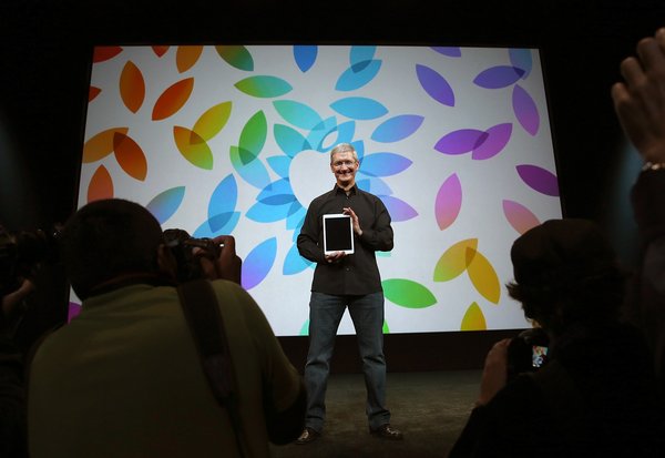 FILE: Apple Announces Quarterly Earnings Apple Unveils New Versions Of Popular iPad