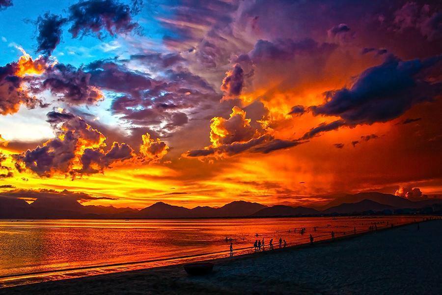 Magnificent sunset over the beach [Amazing Photo of the Day] | Reviews