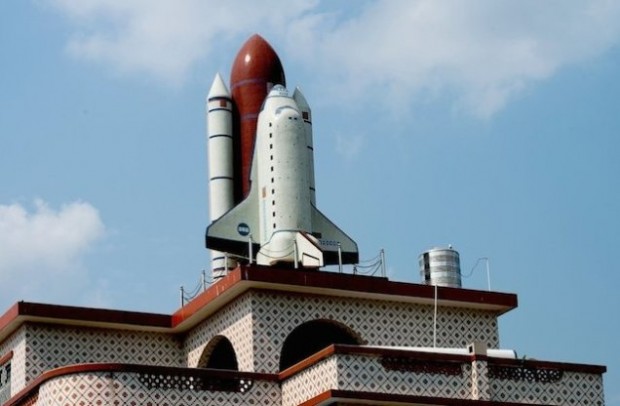space-shuttle-replica